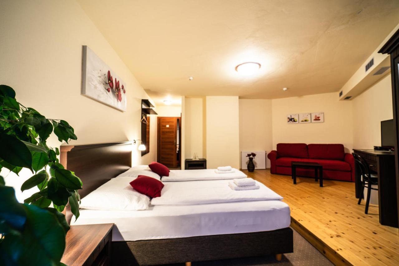 Hotel Koruna Prachatice Luaran gambar