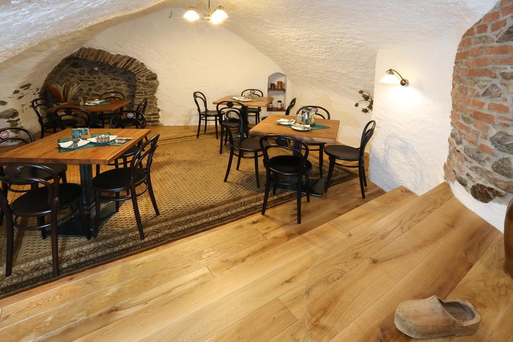Hotel Koruna Prachatice Luaran gambar